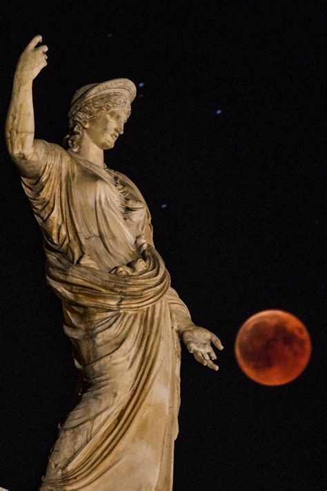 The pagan lunar eclipse and its role in manifestation rituals